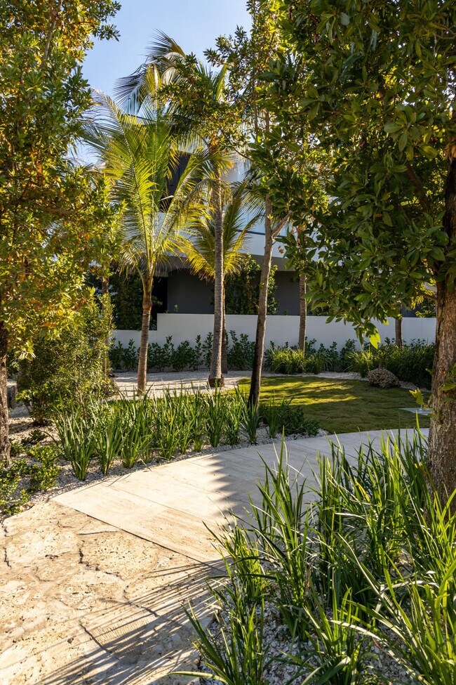 Building Photo - 3415 N Flagler Dr