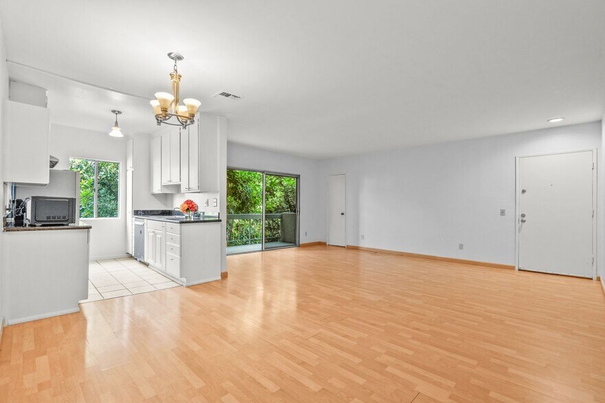 Building Photo - 5055 Coldwater Canyon Ave