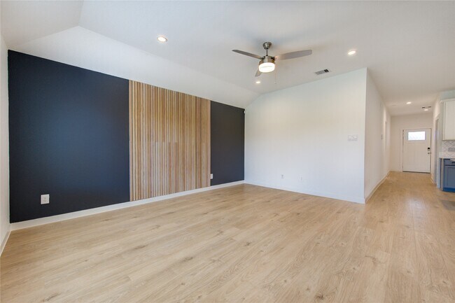 Building Photo - 29910 Ousel Falls Ln