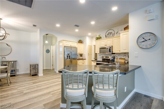 Building Photo - 10519 Diamante Way