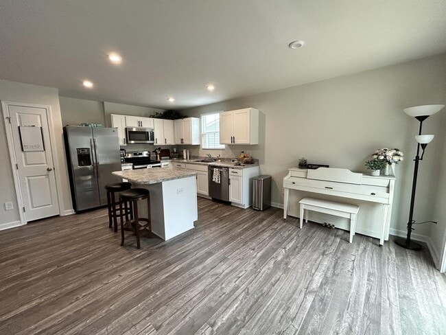 Building Photo - 132 Queens Mill Ct