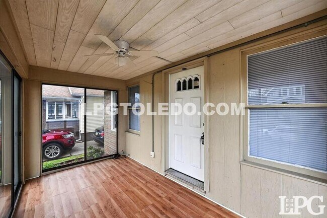 Building Photo - 4120 Parrakeet Ave