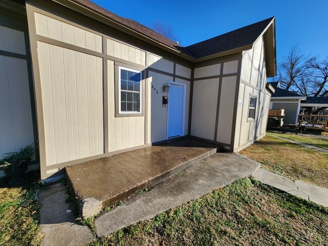 Building Photo - Spacious 3-Bedroom, 2-Bathroom Home AVAILABLE NOW!!