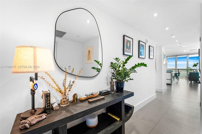 Building Photo - 465 Brickell Ave