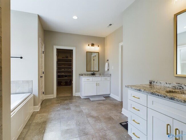 Building Photo - 105 Ginamey Cir