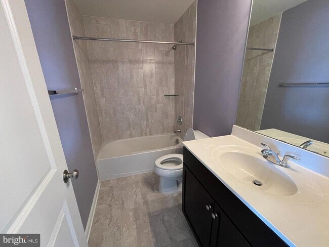 Building Photo - 419 Foxglove Way