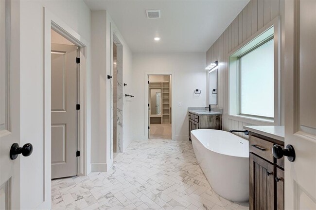 Building Photo - 4616 Maple Rdg Dr