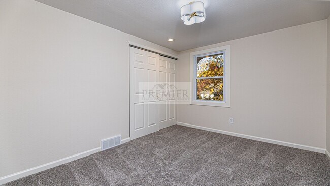 Building Photo - 9841 Melrose Dr