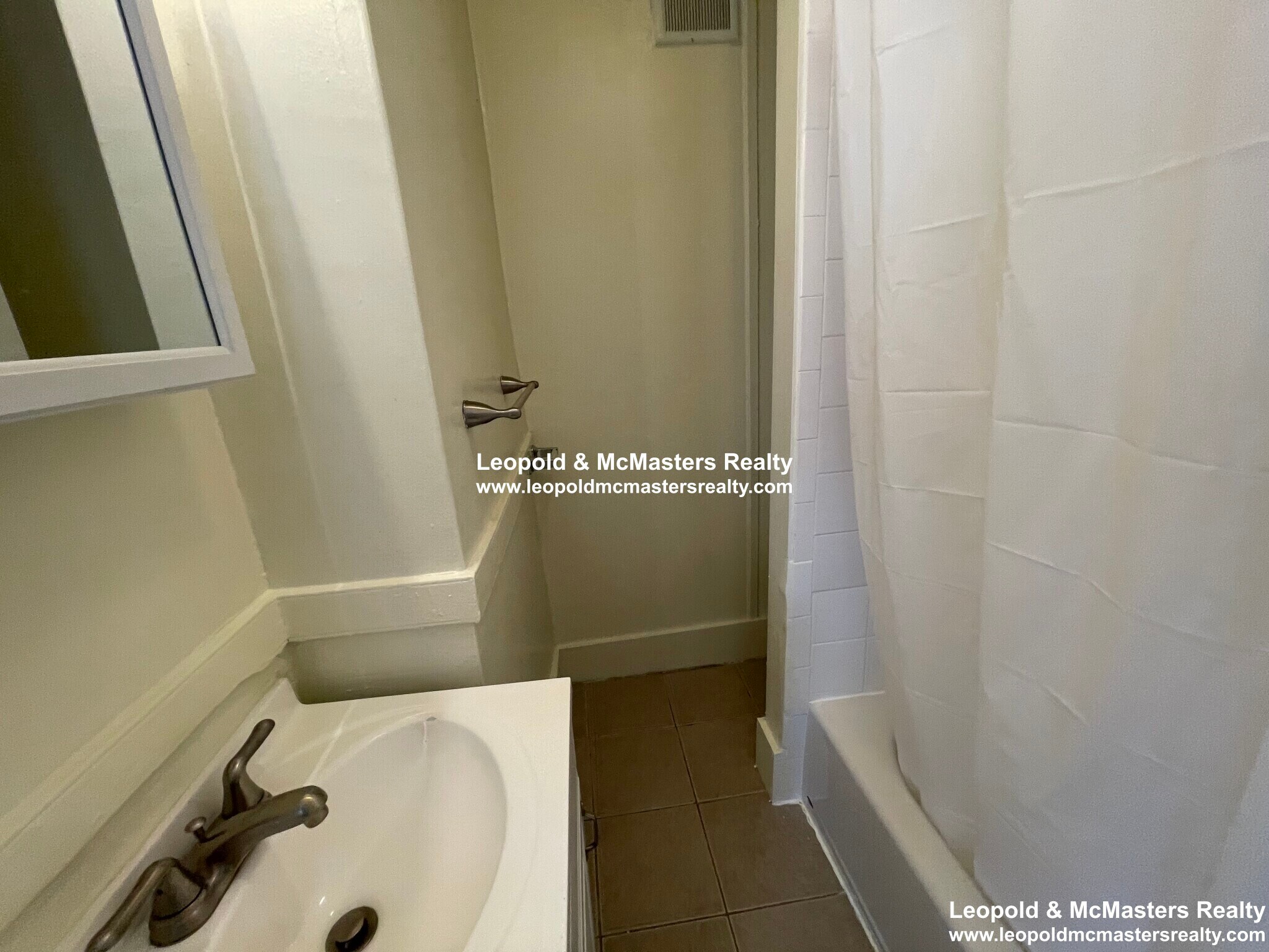 Building Photo - 22 Joy St