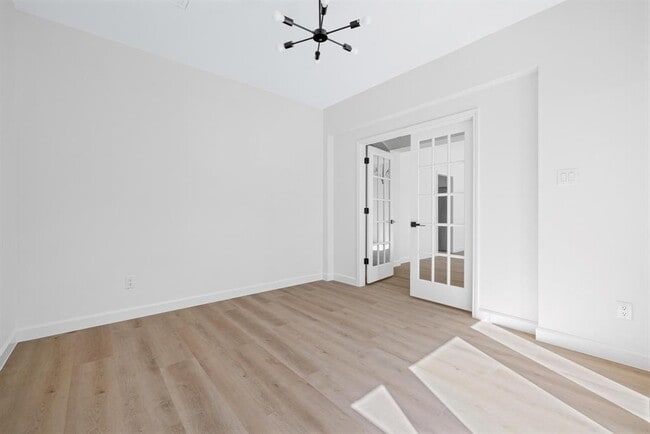 Building Photo - 2111 Speidel Dr