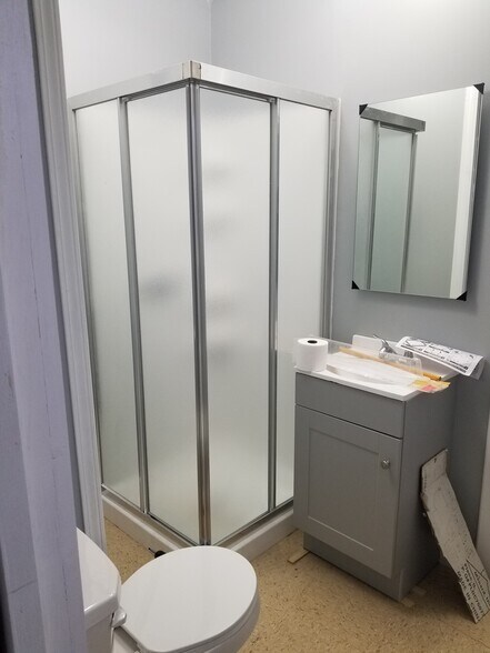 Building Photo - 807 Maple Ave