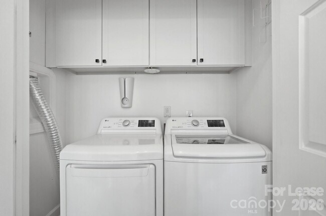 Building Photo - 4084 Holly Villa Cir