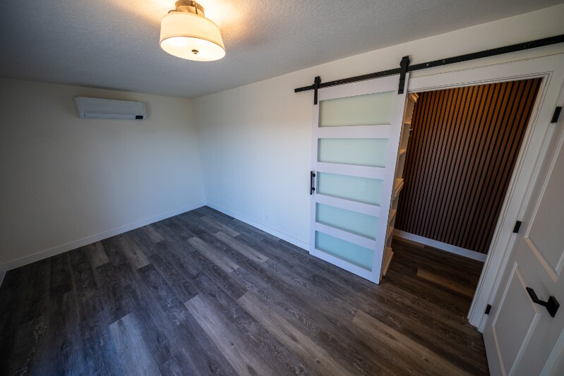 Building Photo - 4685 Riverview Ave