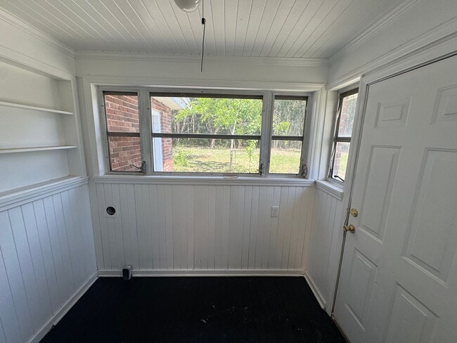 Building Photo - Adorable home in heart of Thomson