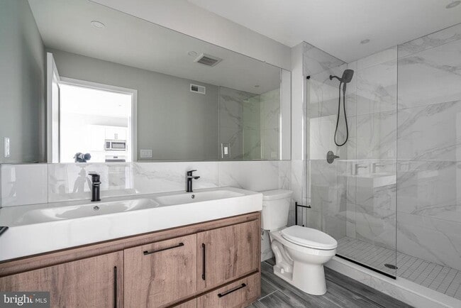 Building Photo - 2401 Washington Ave