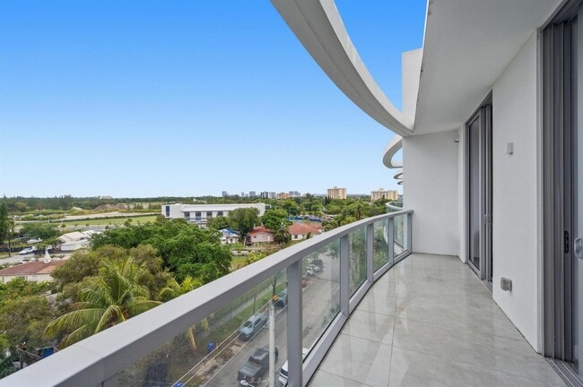 Building Photo - 13800 Highland Dr