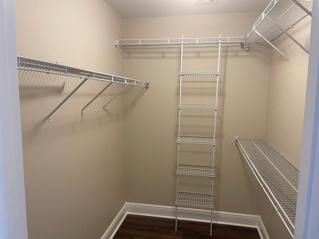 Building Photo - Renovated 3BR/2.5BA Townhome — Garage + Backyard — Great Schools — $1,700/mo