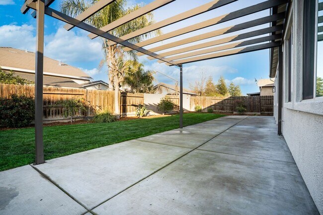 Building Photo - 3350 W Stewart Ave