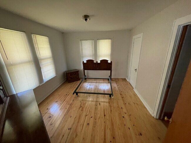 Building Photo - 120 Carthel St