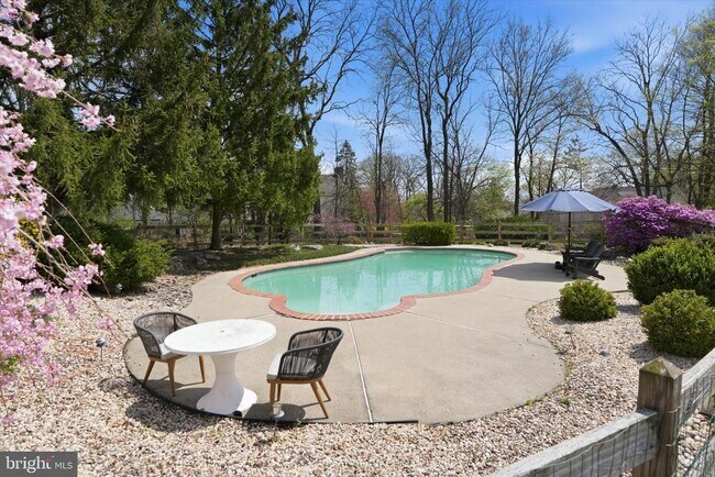 Building Photo - 1551 Duxbury Ct