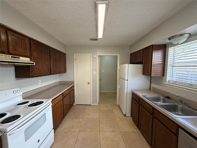 Building Photo - 2815 Fir Crest Ct