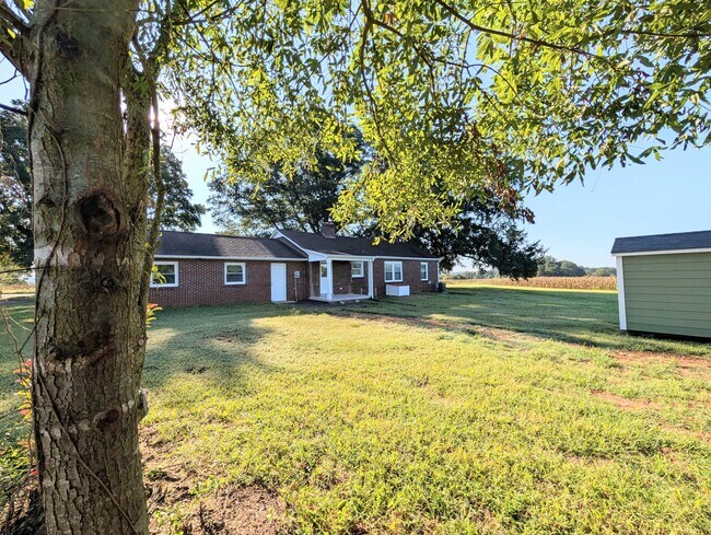 Building Photo - 4143 Devine Rd