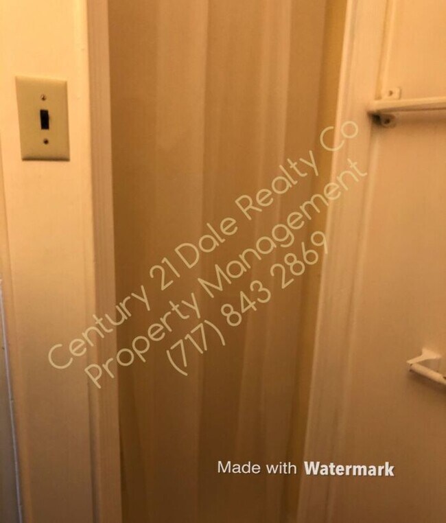 Building Photo - Clean 1 Bedroom w/ Utilities Included