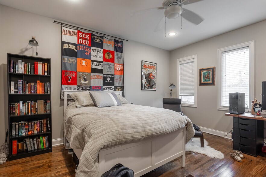 Building Photo - 1138 W Diversey Pky