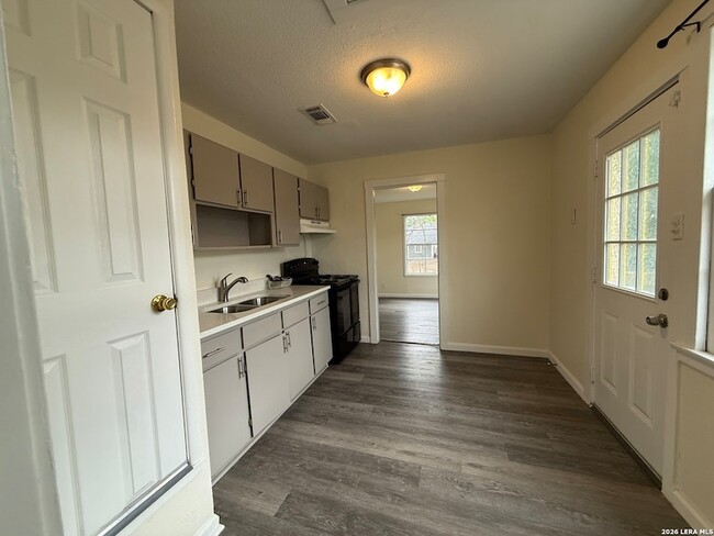 Building Photo - 3103 Neptune St