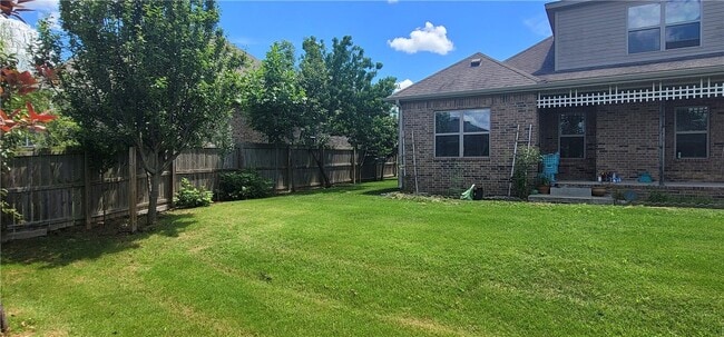Building Photo - 5810 W Cane Hill Dr