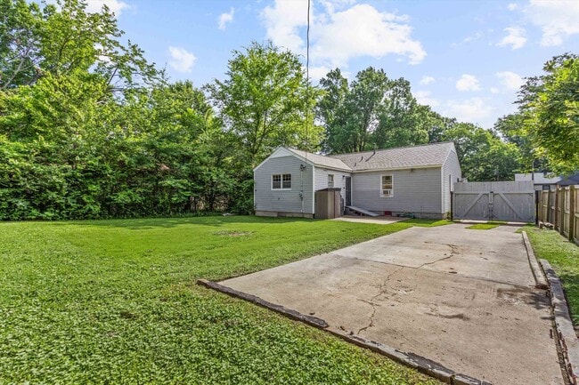 Building Photo - 507 Grahamwood Dr