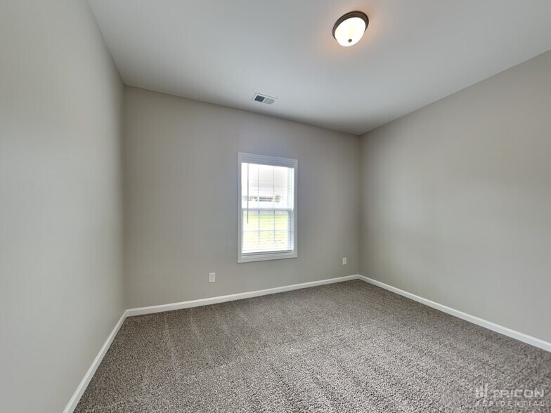 Building Photo - 824 Ellyson Dr