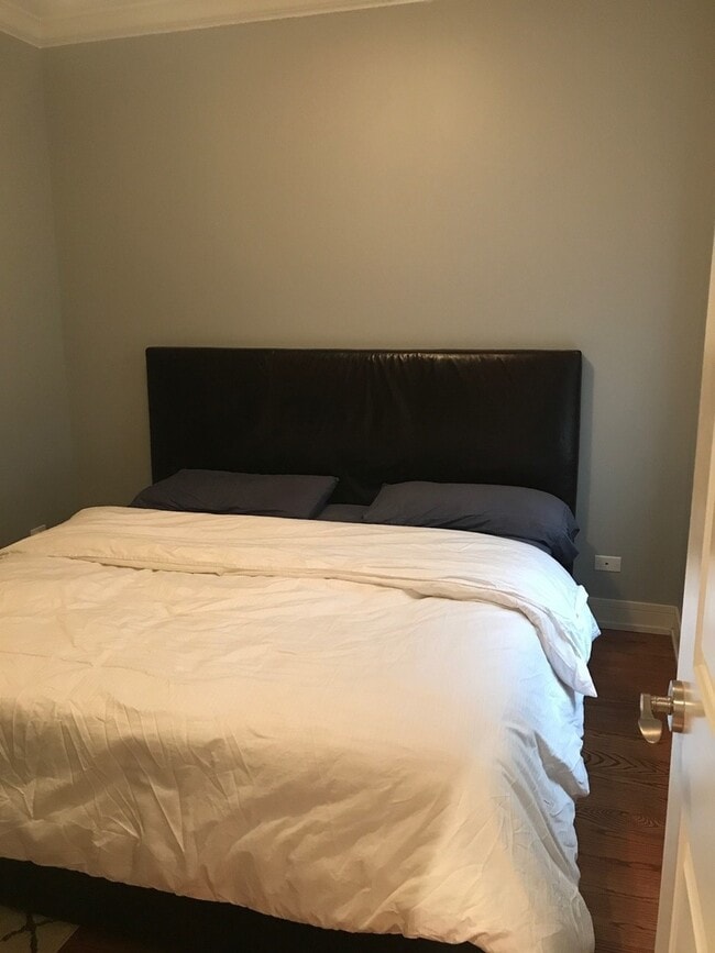 Building Photo - 2430 N Geneva Terrace