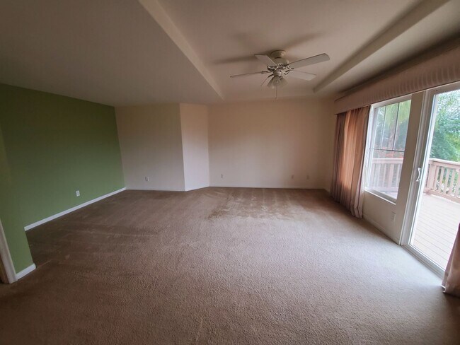 Building Photo - GORGEOUS Executive Home. OFFICE /LOFT/ GRE...