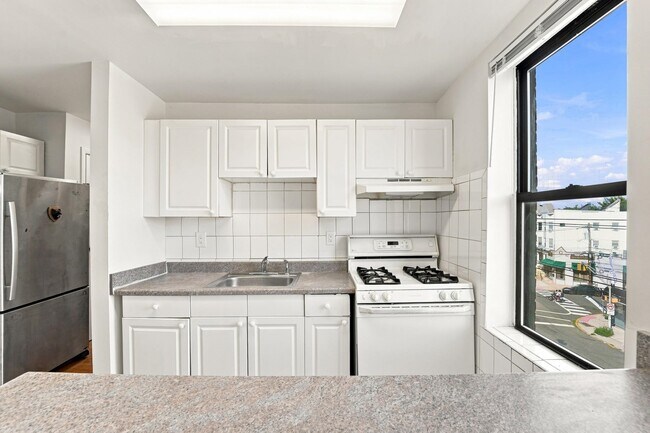 Building Photo - 1677 John F. Kennedy Blvd