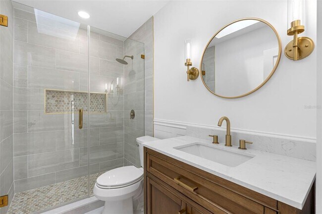 Building Photo - 520 115th Ave