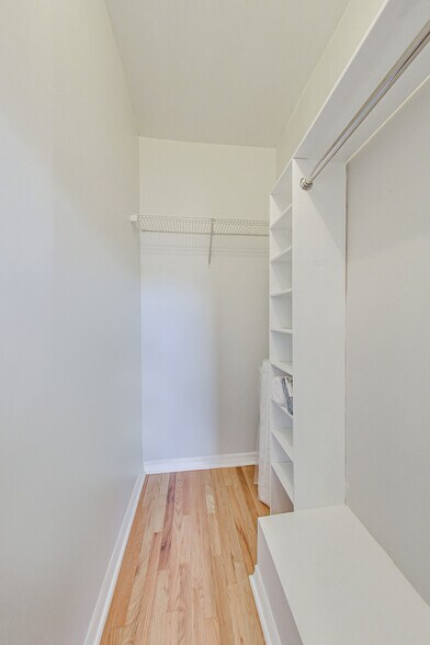 Building Photo - 850 S Loomis St