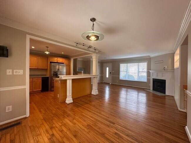 Building Photo - 1716 Mohawk Pl SE