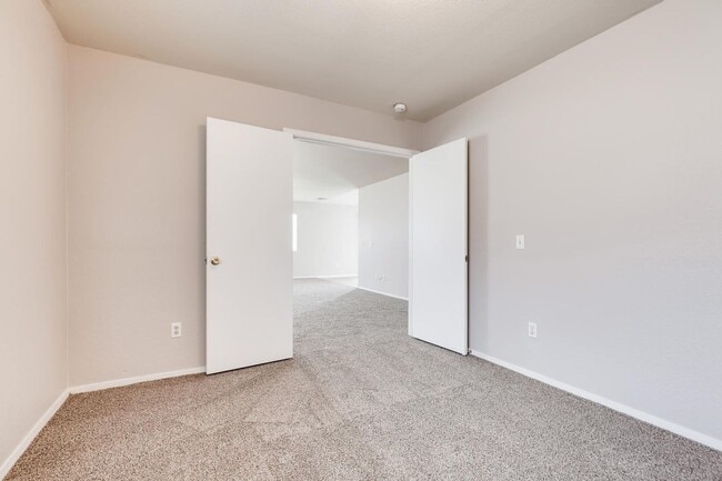 Building Photo - BEAUTIFUL 1 Story, 3 Bedroom 2 Bath Home Near Centennial Hills
