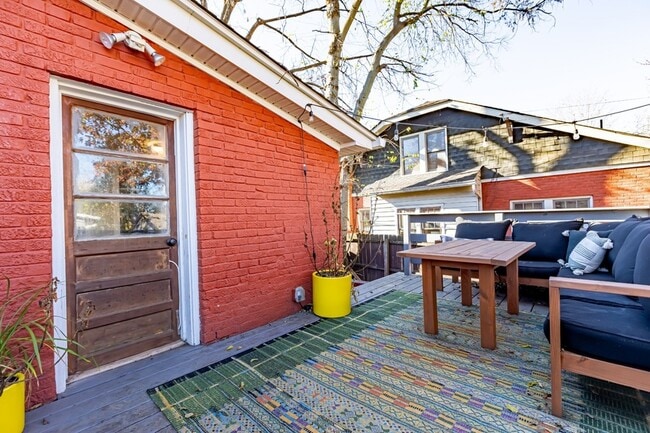 Building Photo - 310 S 7th St