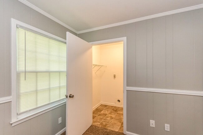 Building Photo - 973 Parkwood Ct