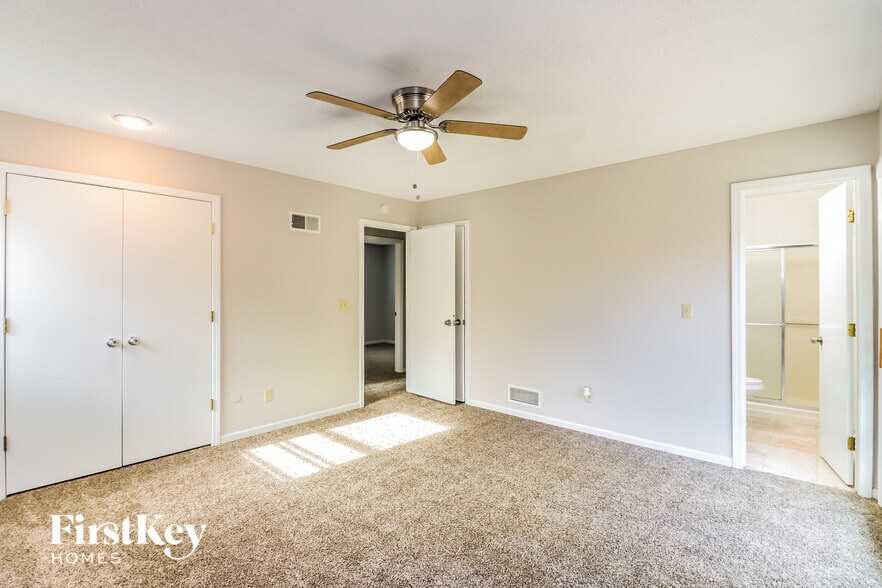 Building Photo - 616 Park Ave