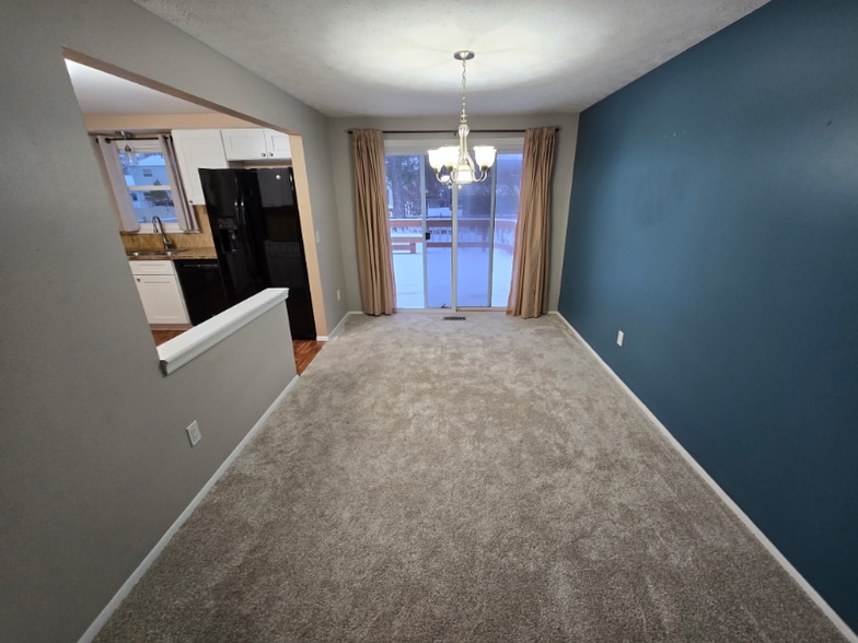 Building Photo - 3842 Farmbrook Dr