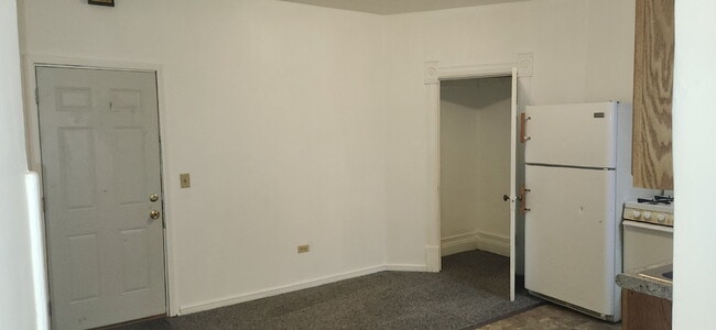 Building Photo - 119 E 3rd St