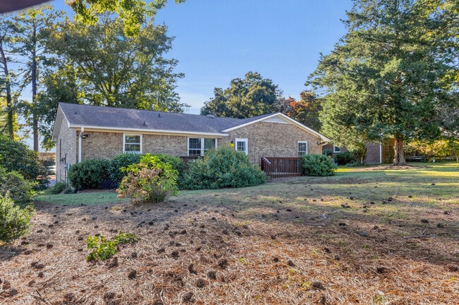 Building Photo - 259 Shoreline Dr