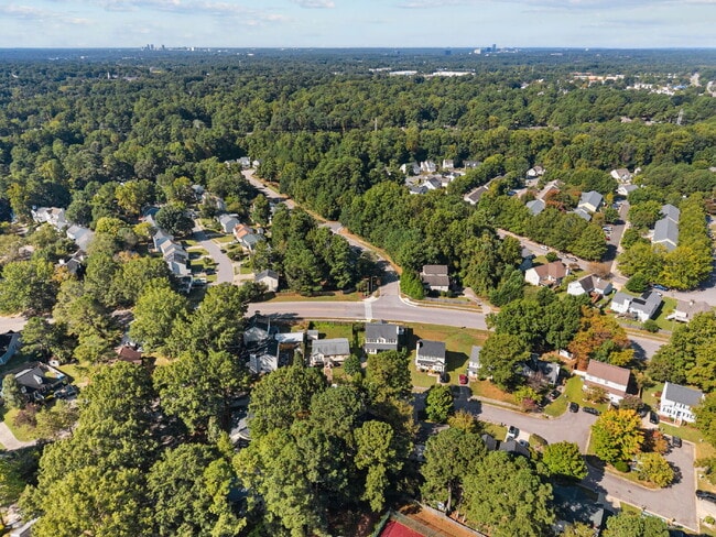Building Photo - Charming 3-Bed Home with Granite Touches & Finished Basement in Raleigh!
