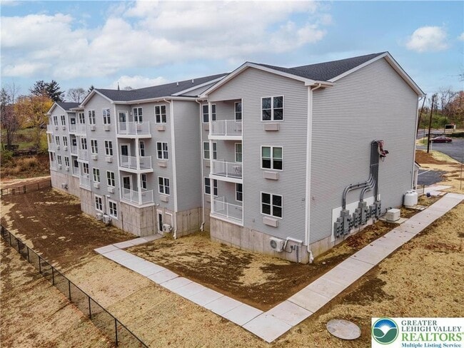 Building Photo - 948 N Front St