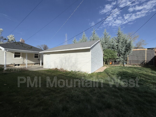 Building Photo - 1878 E Stratford Ave