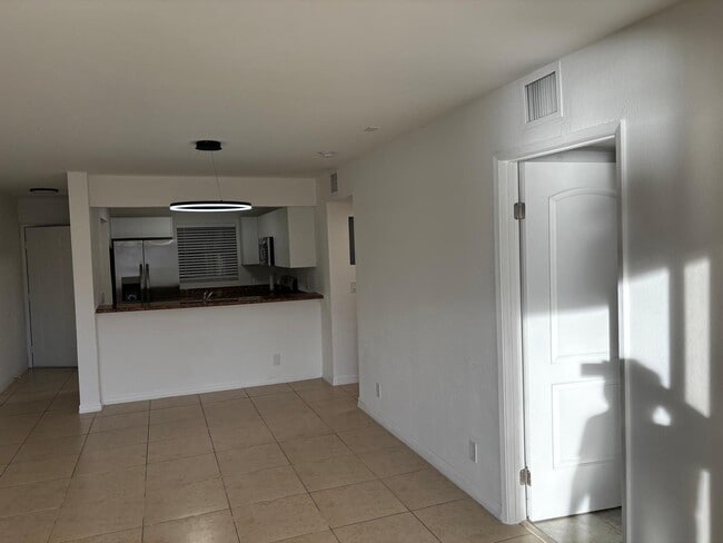 Building Photo - 1515 Lake Crystal Dr