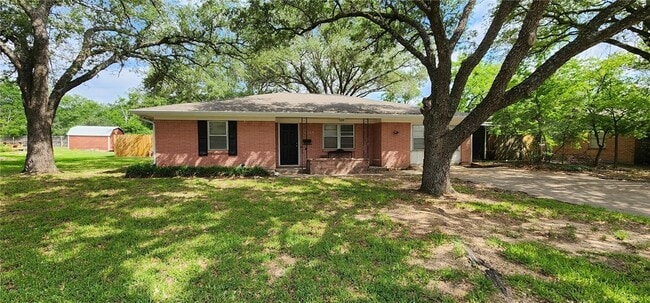 Building Photo - 1209 Haines Dr